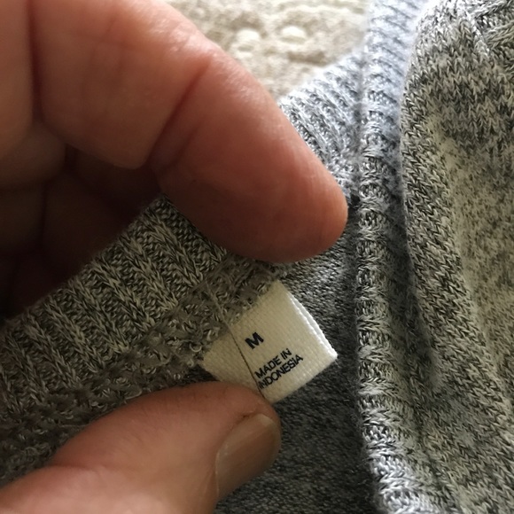 Gap Coverup gray heathered V neck sz M soft - Picture 5 of 9